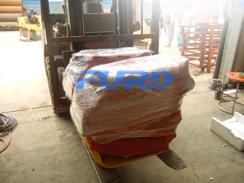 福瑞得機(jī)械座駕壓路機(jī)，平板夯成功裝車及時發(fā)貨