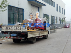 福瑞得機(jī)械手扶壓路機(jī)、框架整平機(jī)已成功裝車及時發(fā)貨