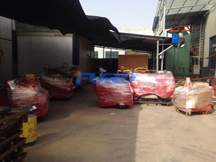 福瑞得機(jī)械3臺座駕，2臺手扶壓路機(jī)，1臺5米二次結(jié)構(gòu)澆注機(jī)包裝完畢及時發(fā)貨