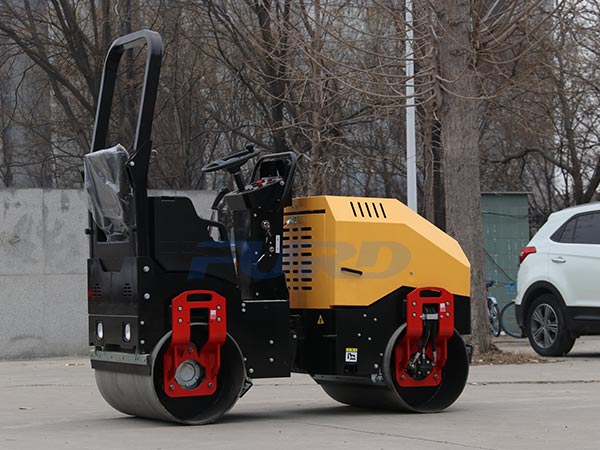 小型壓路機(jī)長期不使用就能丟下保養(yǎng)嗎？