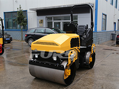 鋼輪款座駕壓路機(jī)做好保養(yǎng)不容忽視！