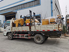 福瑞得機械雙輪壓路機、灌縫機發(fā)往江蘇