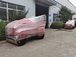 7月2日，福瑞得機械2臺全液壓座駕雙鋼輪壓路機打包發(fā)往吉林。