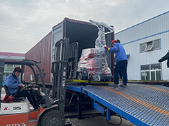 福瑞得機(jī)械7臺(tái)7米移動(dòng)燈車裝柜出口俄羅斯 福瑞得機(jī)械7臺(tái)7米移動(dòng)燈車裝柜出口俄羅斯