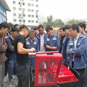 我公司技術(shù)人員進行技術(shù)指導